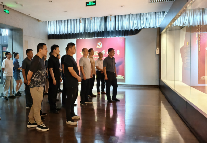 淮北市国防动员办组织参观淮北党组织成立100周年主题展