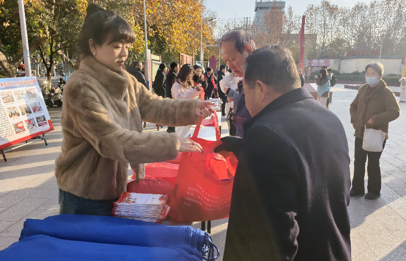 淮北市国防动员办参加“12.4”宪法日集中宣传活动