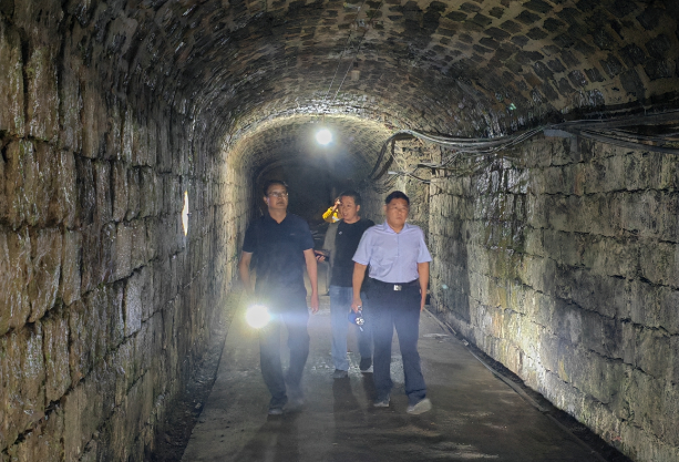 淮北市国防动员办主任谢谢赴烈山区雷山早期人防工程开展安全巡查